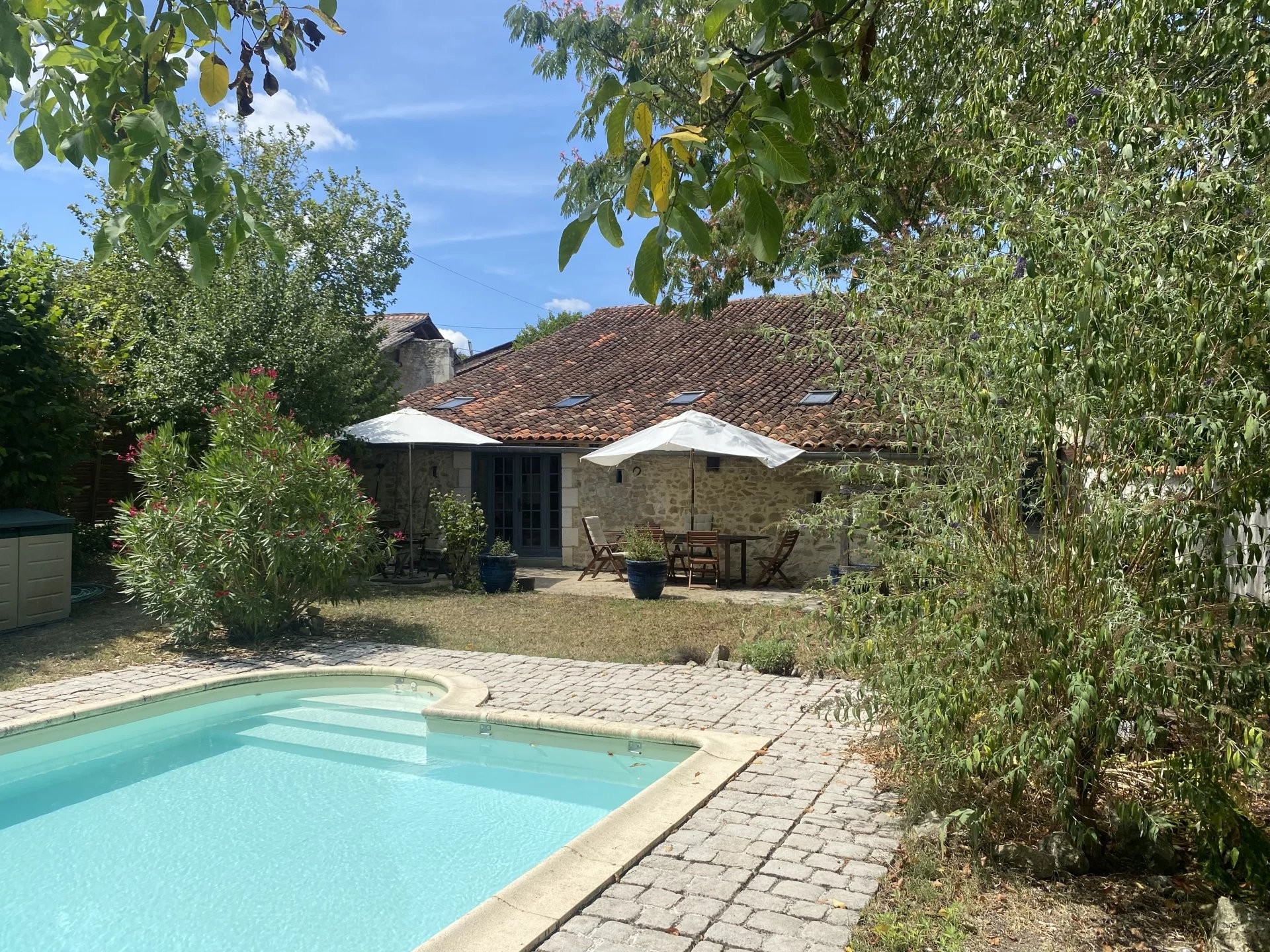 2 Bedroom Barn Conversion with Pool