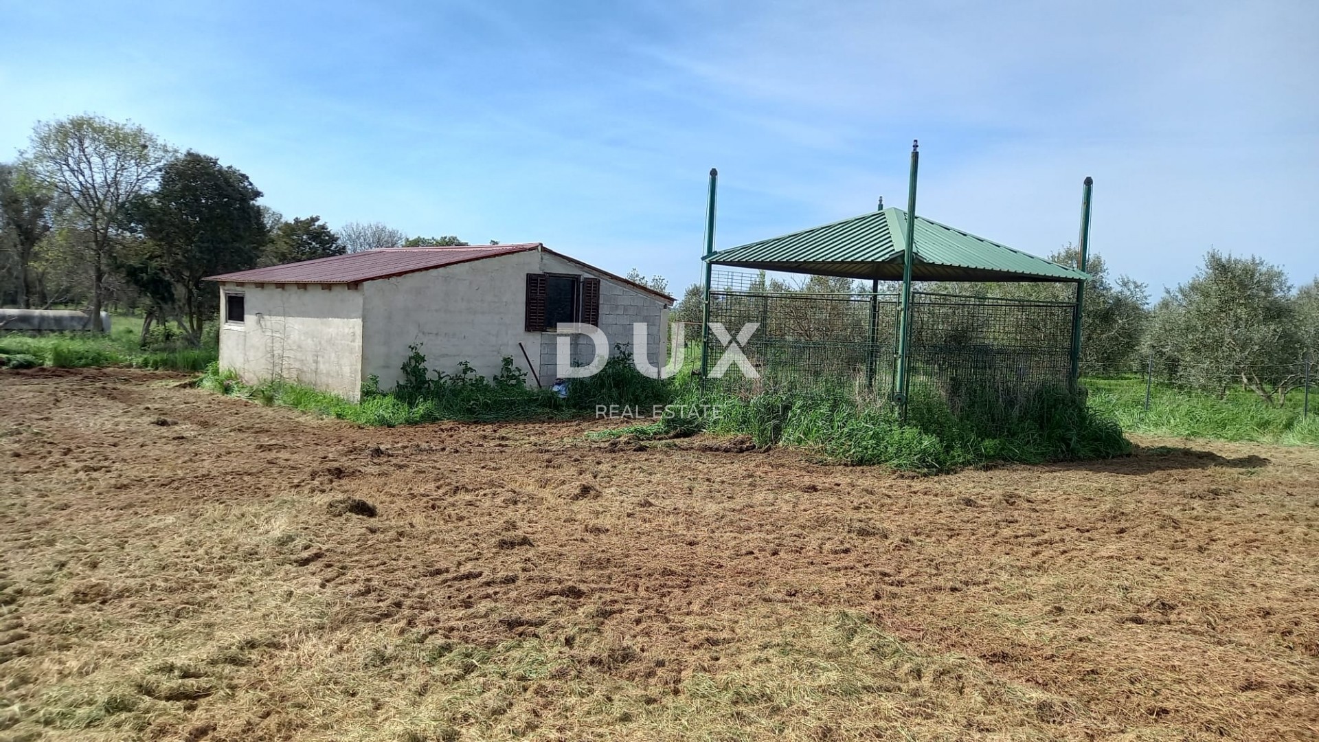 Istria, Pula - Agricultural Land with a Farm Building!