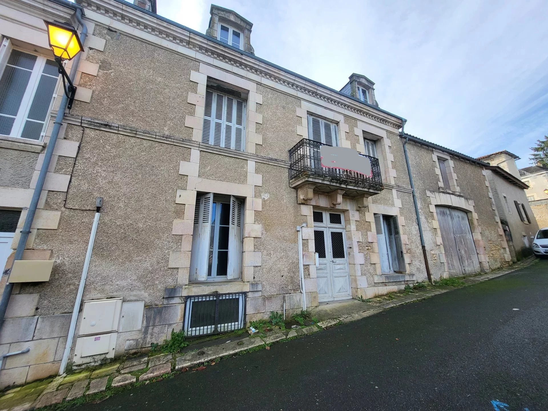 Substantial Townhouse with Generous Garden, Centre of Saint Savin