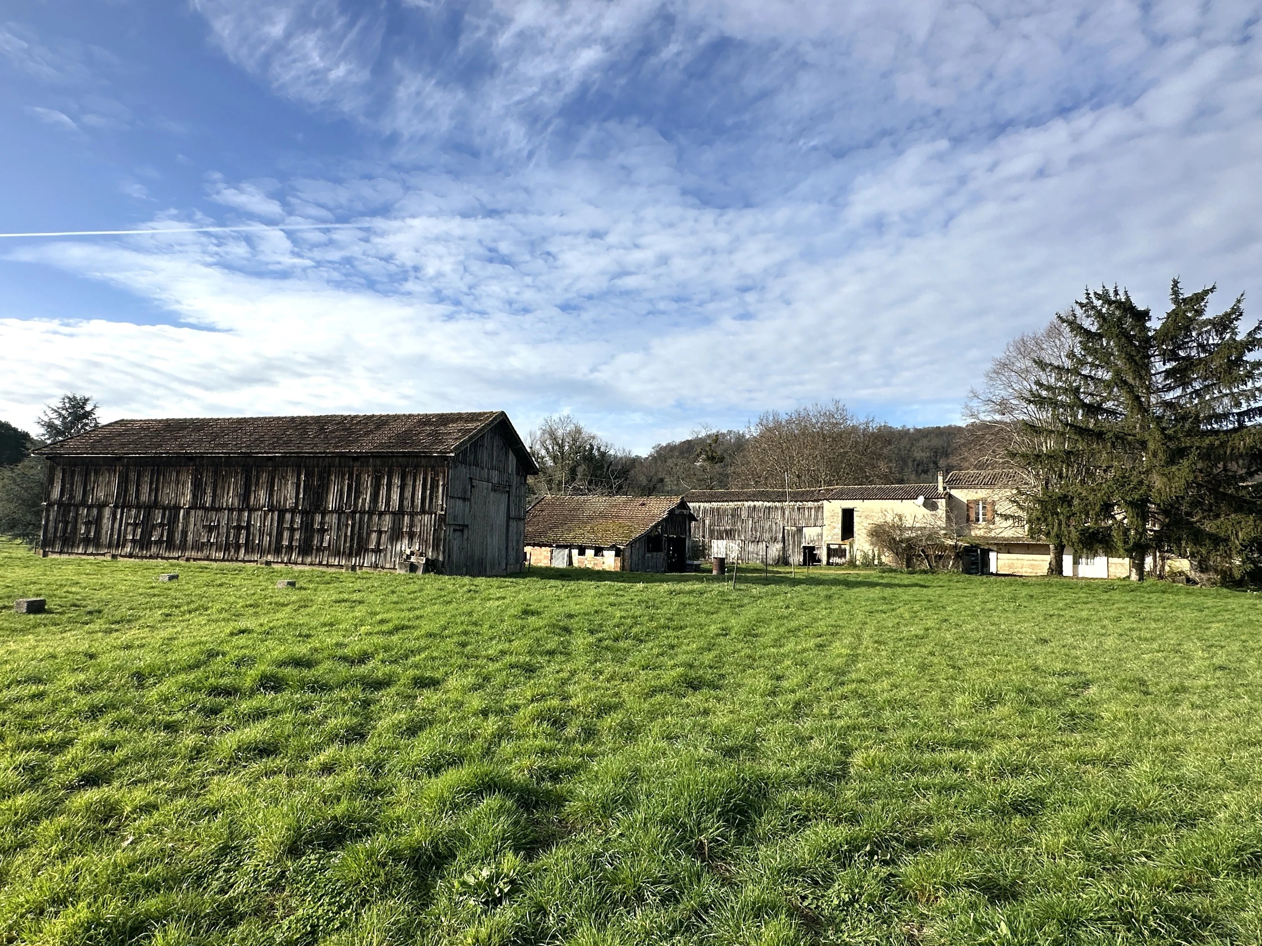 Old Farmhouse with Outbuildings and 3 Ha – Sainte-foy-la-grande Area