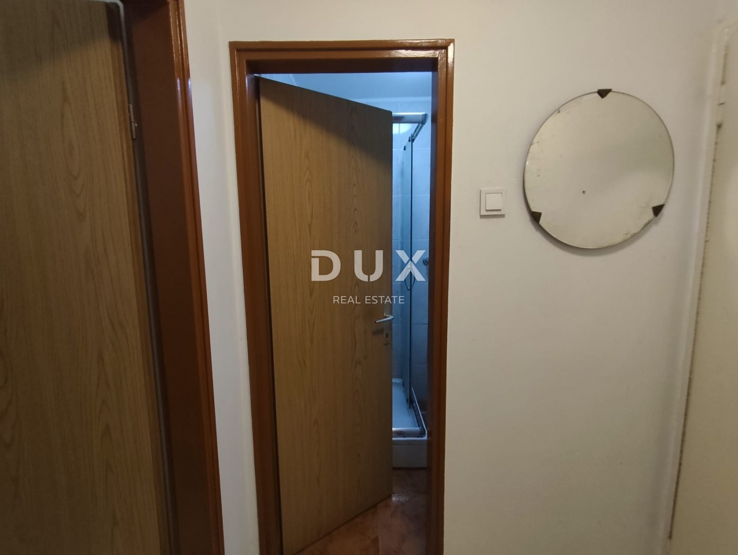 Istria, Pula – Top Opportunity, Apartment with Great Potential