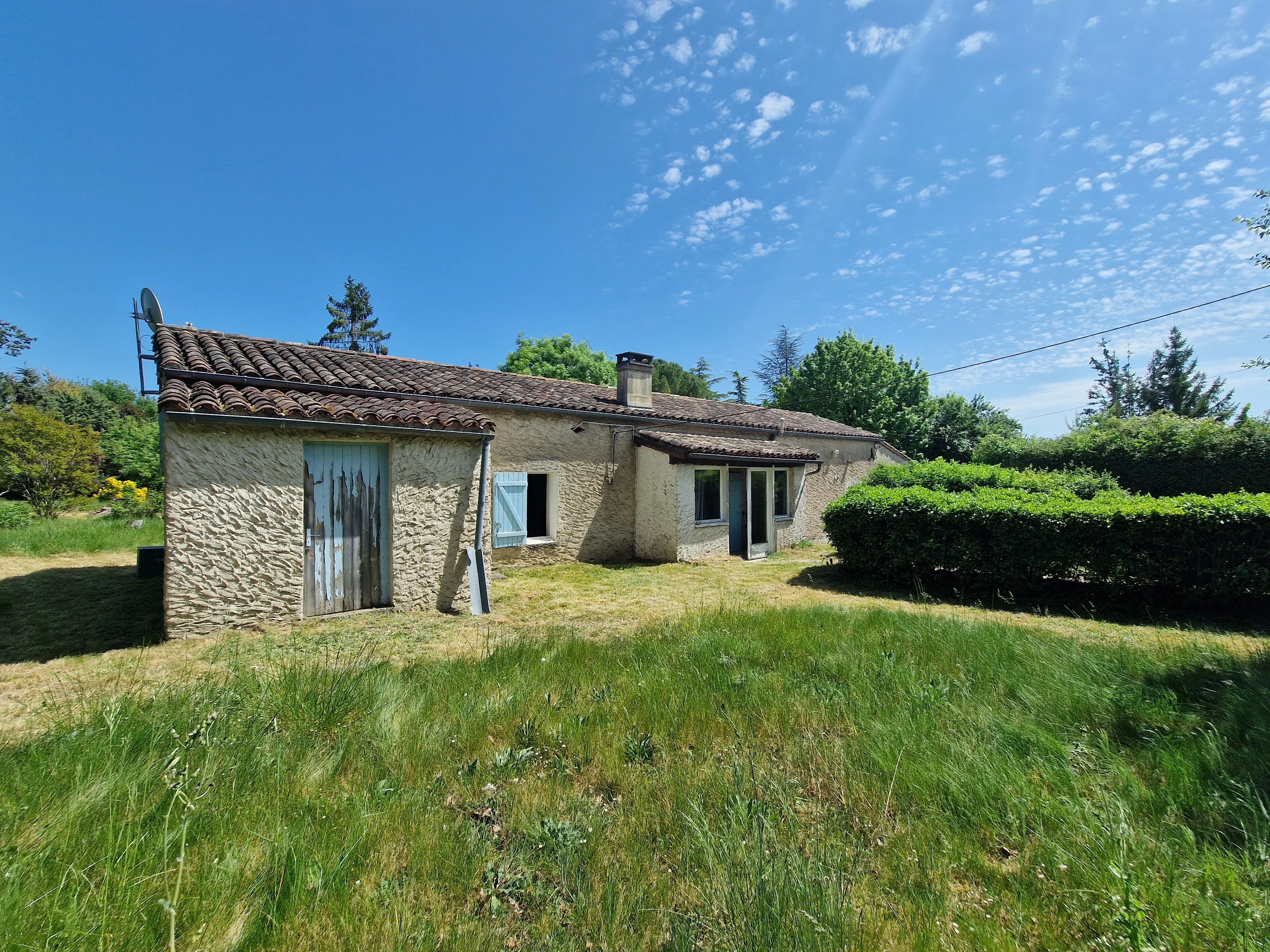 Charming Stone Cottage – a Great Project for Renovation Enthusiasts!