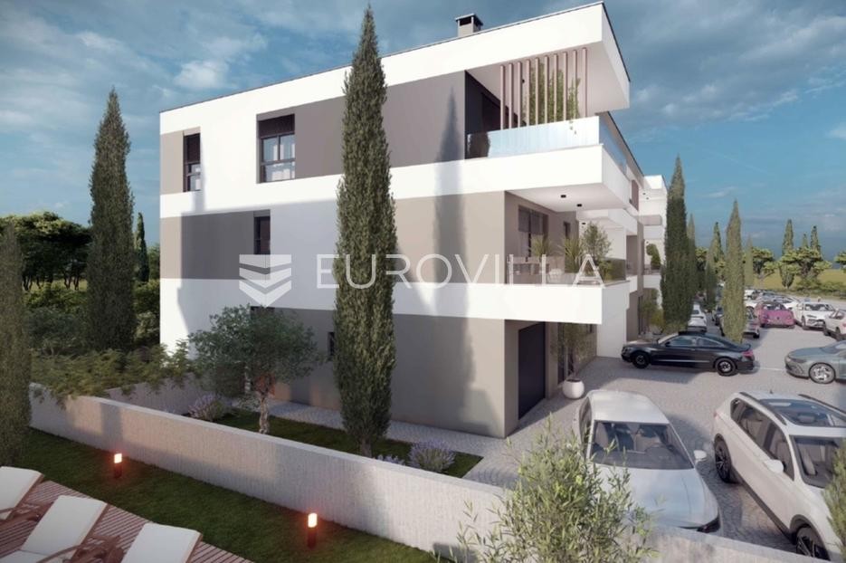 Istria, Pula, Apartment in a New Building with Parking and Storage