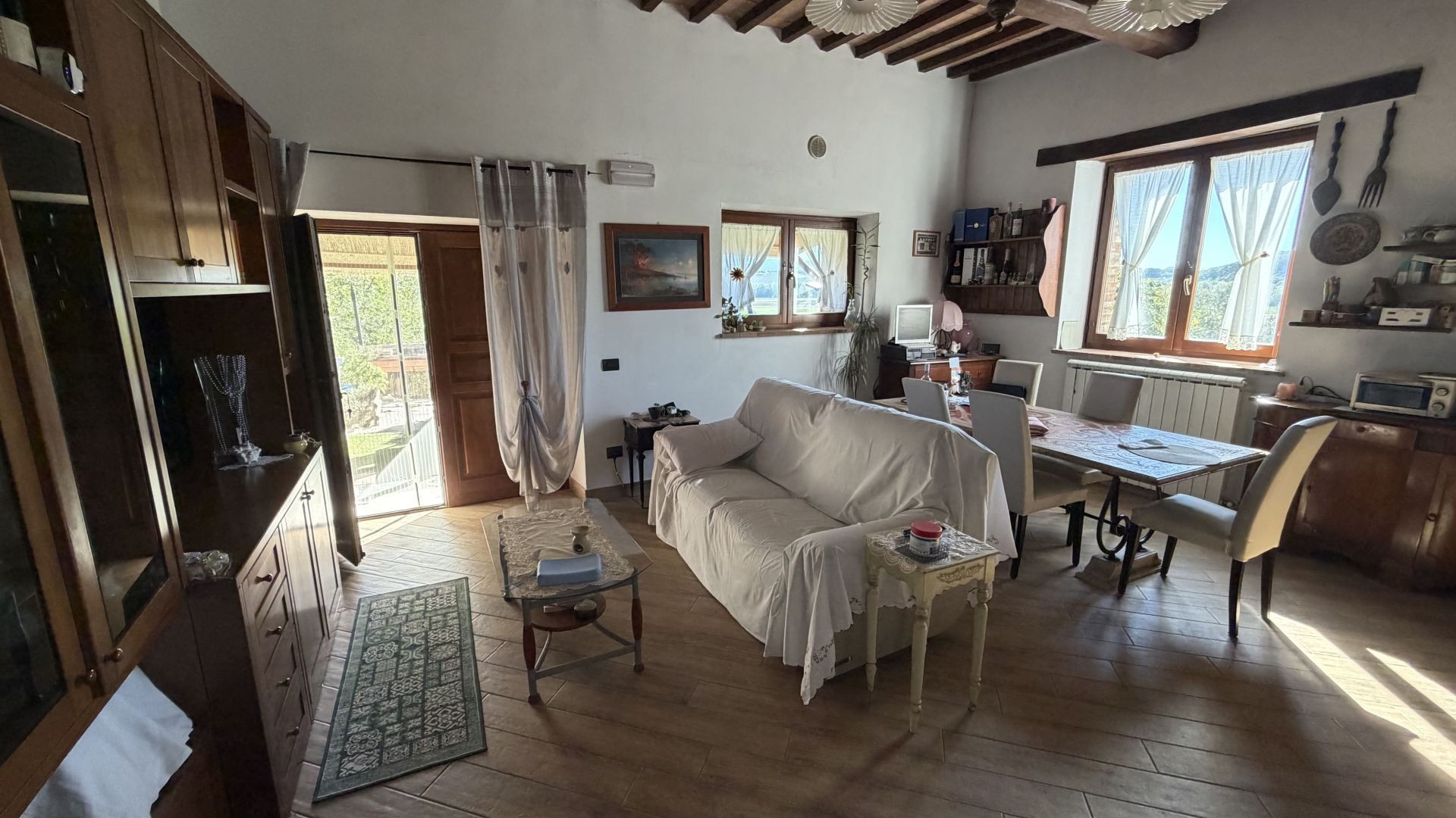 Flat with a Garden in a Traditional Umbrian Stone Farmhouse