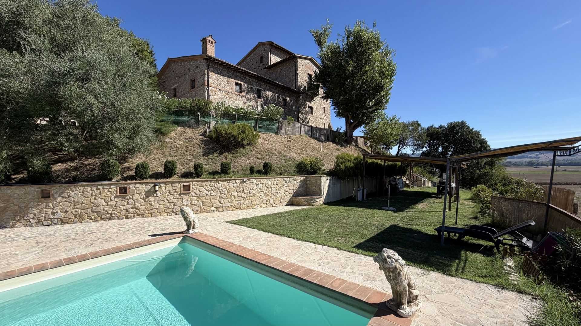 A Studio Flat That Can Easily Be Converted, in a Stone Farmhouse